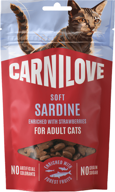 Pamlsek CARNILOVE Soft pro dospělé kočky sardinka s jahodou 50 g