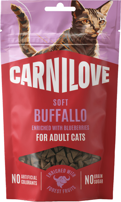 Pamlsek CARNILOVE Soft pro dospělé kočky buvol s borůvkami 50 g